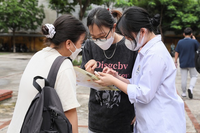 Năm nay môn thi thứ 3 được công bố là môn Ngoại Ngữ Năm nay môn thi thứ 3 được công bố là môn Ngoại Ngữ