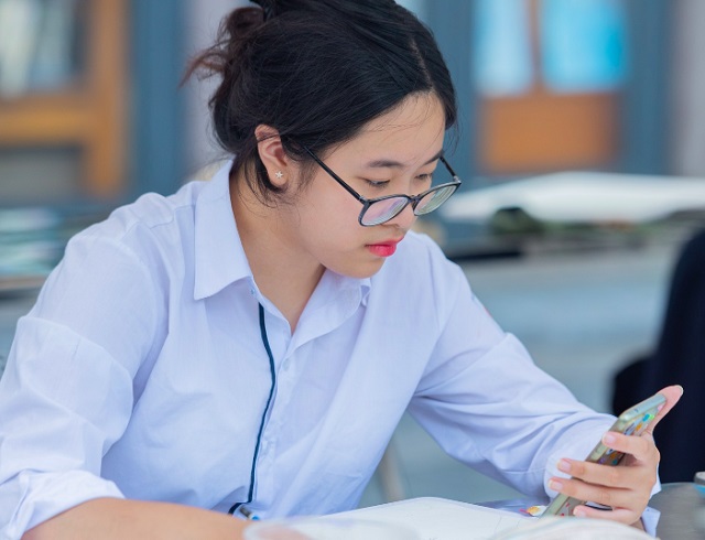 Tra cứu điểm thi qua website