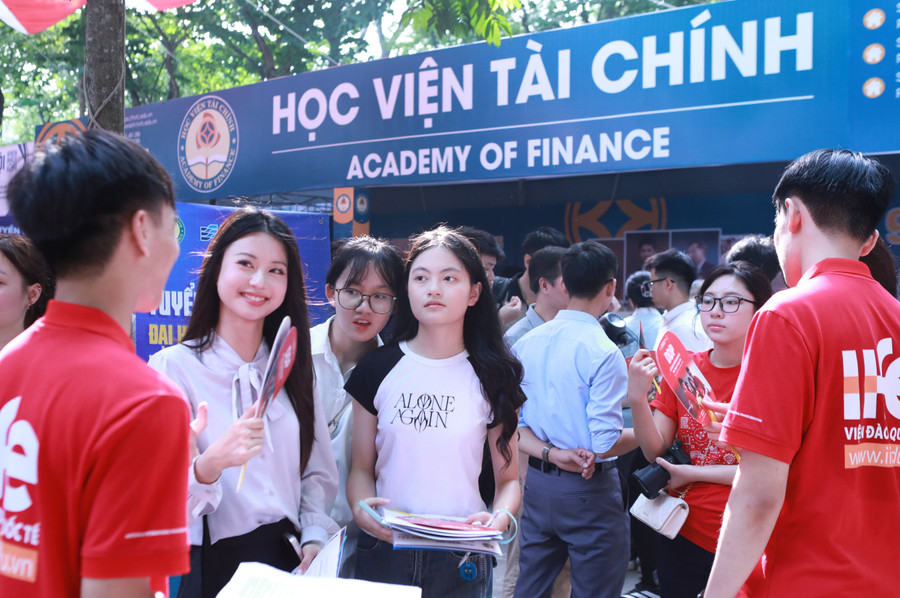 Tuyển Sinh 2025 Học Viện Tài Chính: Dự Kiến Điểm Chuẩn Trải Rộng, Nhiều Ngành Mới Tuyển Sinh 2025 Học Viện Tài Chính: Dự Kiến Điểm Chuẩn Trải Rộng, Nhiều Ngành Mới
