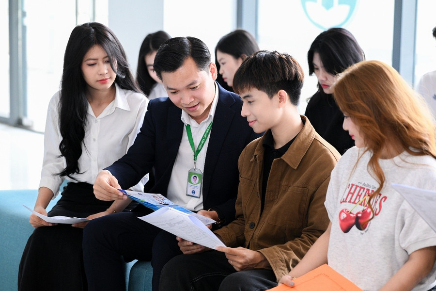 Tuyển sinh 2025: Điểm sàn & học bổng hấp dẫn tại Đại học Văn Hiến Tuyển sinh 2025: Điểm sàn & học bổng hấp dẫn tại Đại học Văn Hiến